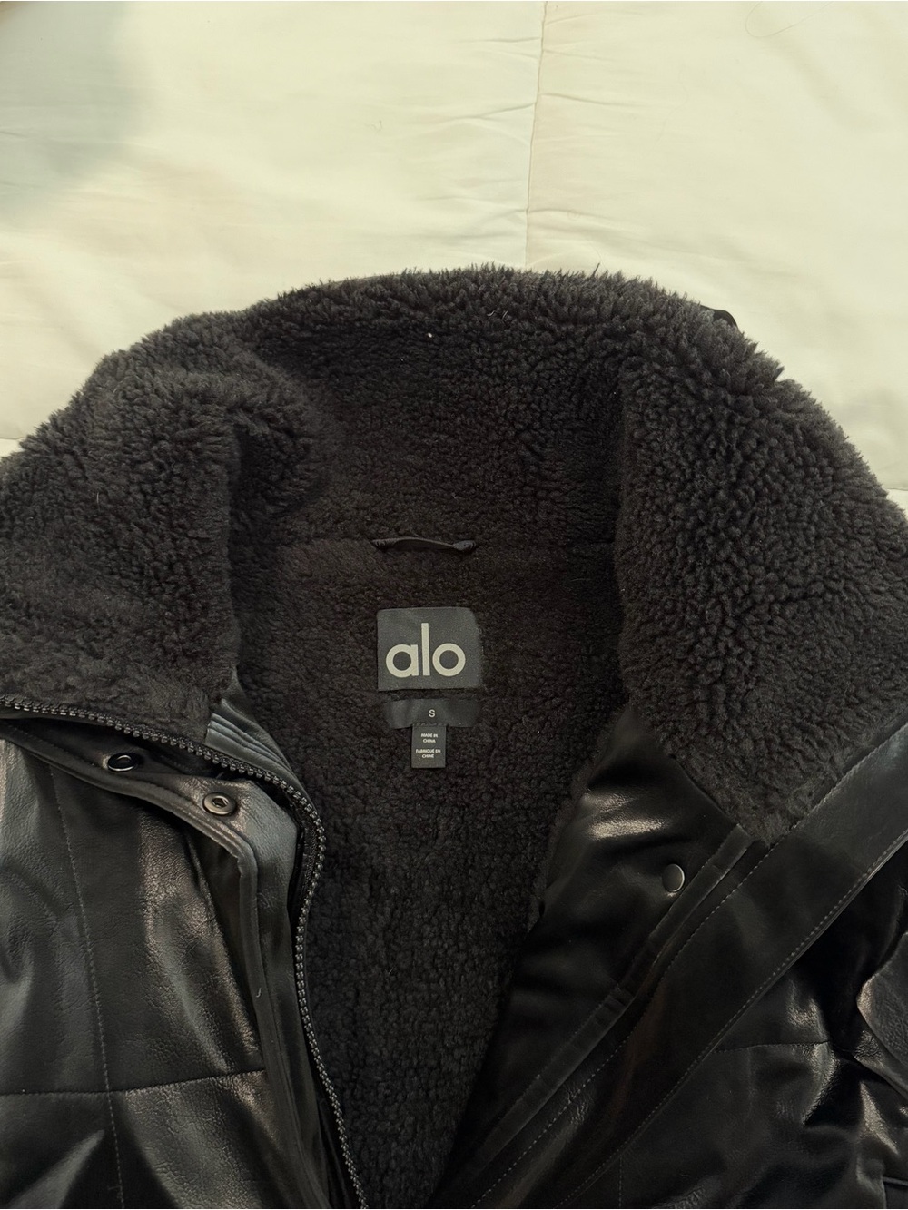 Alo Yoga Orion Cropped Puffer Jacket - Size Small - Picture 4 of 16